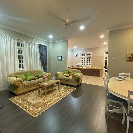 Shafickza Guesthouse Kuala Terengganu Buitenkant foto